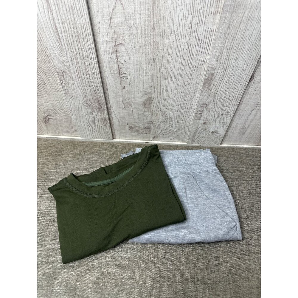 Womens M Bundle Green Short Sleeve T Shirt & Gray Shorts w/ Pockets Casual
